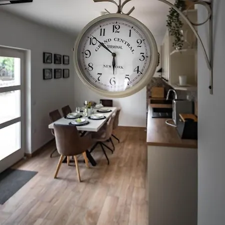Apartment Sladic *