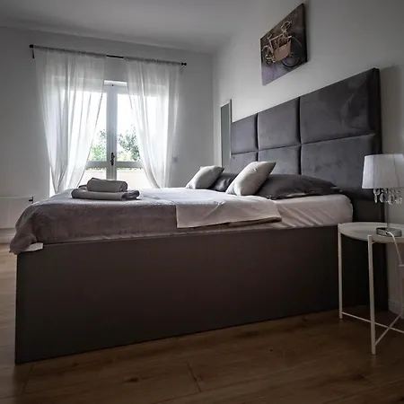 Sladic דירה בטינה