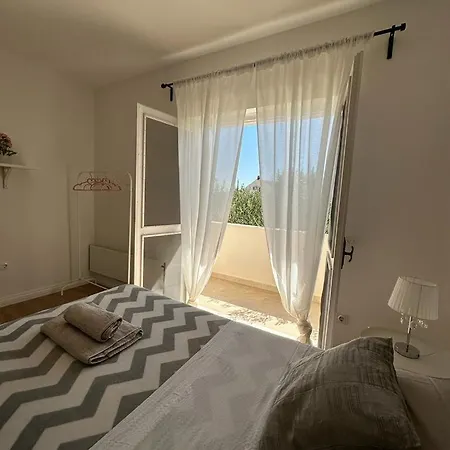 Sladic * Betina (Sibenik-Knin)