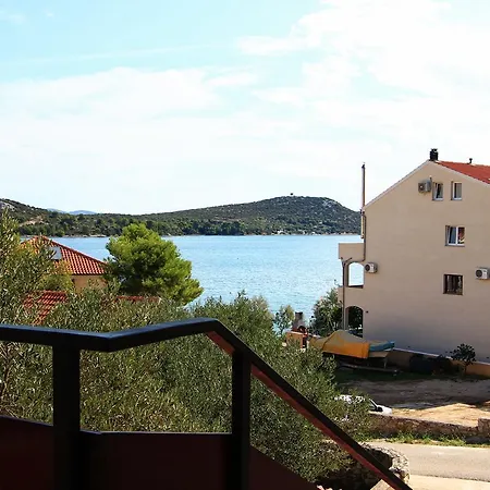 Sladic דירה בטינה