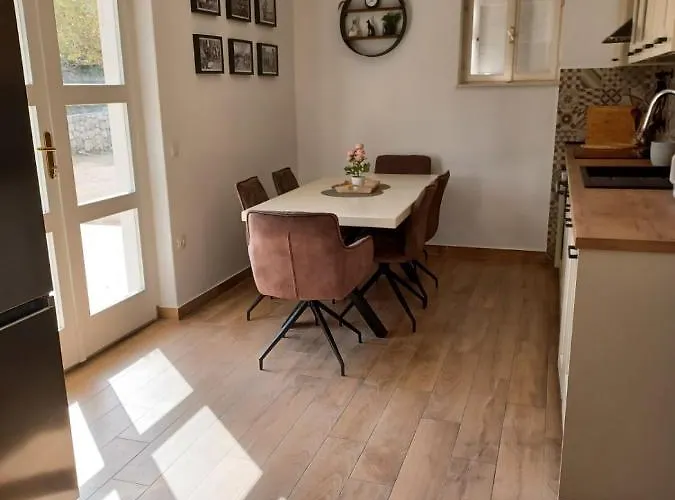 Sladic * Betina (Sibenik-Knin)