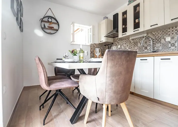 Sladic * Betina (Sibenik-Knin)