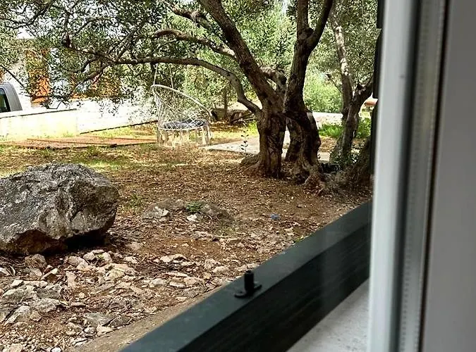 Sladic * Betina (Sibenik-Knin)